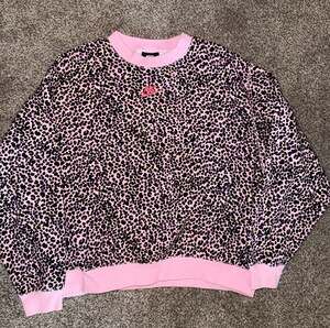 Nike Women's Size M Pink Leopard Print Crewneck Sweatshirt